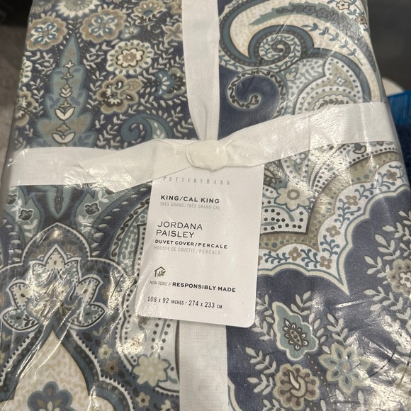 Pottery Barn Jordana Paisley percale King size duvet and 2 pillow shams. - Picture 1 of 6